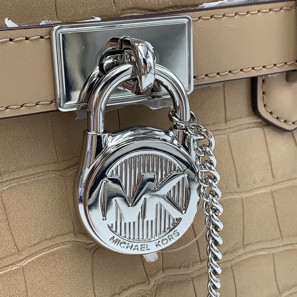 Michael Kors Hamilton Small
Satchel Crossbody Croc Embossed
CAMEL COLOR - Picture 14 of 16